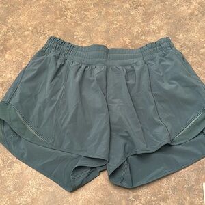 Lululemon Hotty Hot Short 4” - size 8 - Aquatic Green